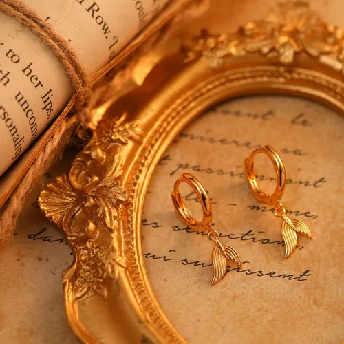 Miniatura 4 de MRSXIA Aretes Huggie para mujer, diseño de aro de oro de 18 quilates, con relleno de oro de 18 quilates, pequeños, simples, delicados