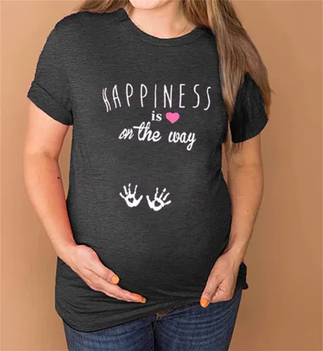 Miniatura 2 de Camiseta de embarazo para mujer, divertida, linda, gráfica, de manga corta, con estampado de letras de la felicidad está en camino