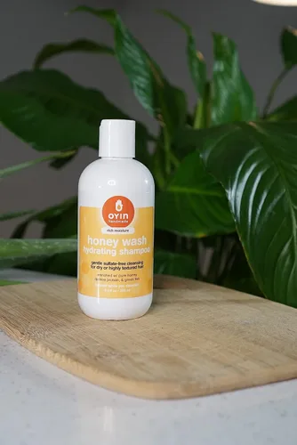 Miniatura 2 de Oyin Handmade Honey Wash Champú hidratante sin sulfatos Miel natural, proteína de quinua y té verde Limpiador hidratante para bobinas, rizos