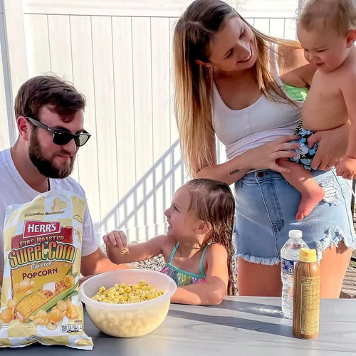 Miniatura 5 de Herr's Palomitas de maíz, sabor a maíz dulce tostado al fuego, 0.875 onzas (paquete de 24 bolsas) - Palomitas de maíz con sabor a maíz dulce