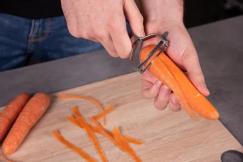 Miniatura 6 de ARCOS Pelador profesional cromado para frutas y verduras. Herramienta de cocina de acero inoxidable de 5.5 pulgadas para corte preciso. Gadget
