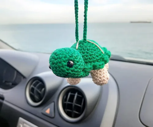 Adorno colgante hecho a mano de tortuga de ganchillo, bonito dije para espejo retrovisor de automóvil, accesorio de mochila, decoración de guardería