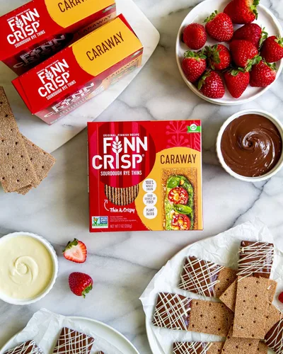 Miniatura 4 de Finn Crisp Finn Crisp - Pan crujiente de centeno con alcaravea de 7 onzas, paquete de 18 panes planos de centeno finos y crujientes, auténtica masa