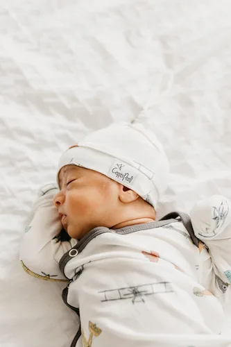 Miniatura 8 de Copper Pearl Gorro de bebé con nudo superior elástico suave Ace