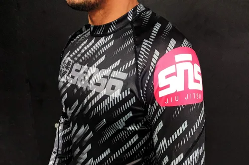 Miniatura 2 de Senso Jiu Jitsu Kurai Rash Guard - 100% licra de seda helada, ligera, cómoda, absorbe la humedad