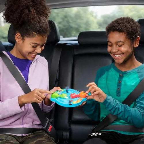 Miniatura 7 de Hasbro Grab and Go! Paquete (paquete de 4), juegos de mesa de viaje para niños, acorazado, Connect 4, ¿Adivina quién?, juegos de hipopótamos