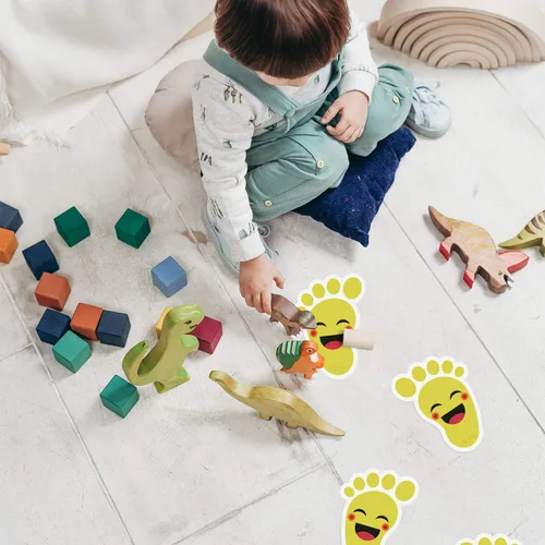 Miniatura 4 de Beautyflier Calcomanías amarillas de dibujos animados para niños (20 pares), material de PVC impermeable, autoadhesivo, guías de distancia social