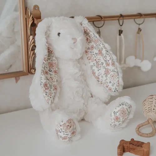 Miniatura 8 de MON AMI Juguete de peluche Faith The French Bunny Animal de peluche suave de 13 pulgadas Elegante decoración de guardería y compañero acogedor