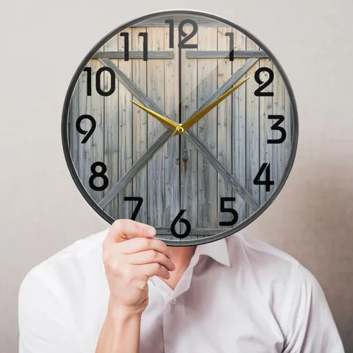 Miniatura 4 de Naanle Reloj de pared redondo retro con estampado de puerta de granero de madera 3D, reloj de escritorio silencioso de cuarzo silencioso de 9.5