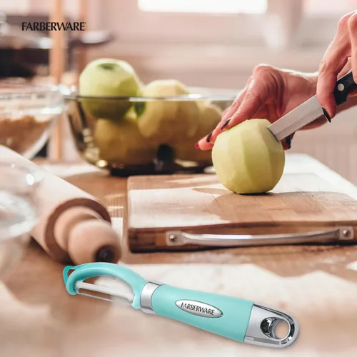 Miniatura 6 de Farberware Euro Peeler, un esencial de cocina para pelar rápida y fácilmente productos, chocolate, quesos y más, cuenta con agujero para colgar