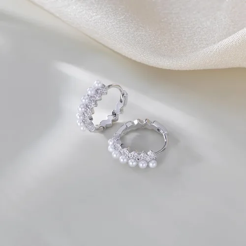 Miniatura 4 de SLUYNZ Aretes de aro de plata de ley con perlas de circonita cúbica para mujeres, adolescentes y niñas, aretes de aro de perlas de boda