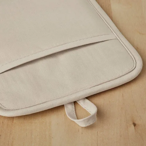 Miniatura 4 de KitchenAid Juego de 2 soportes para ollas de silicona suave acanalada resistente al agua, batido (juego de 2 piezas, 7 x 9 pulgadas) y mini guantes