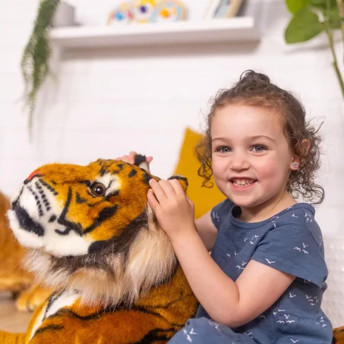 Miniatura 5 de Tigre gigante de peluche de Melissa & Doug, realista (más de 5 pies de largo)