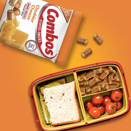 Miniatura 6 de Combos Bocadillos de pretzel horneados con queso cheddar, 13.5 onzas, bolsa, 13.5 onzas (paquete de 2)