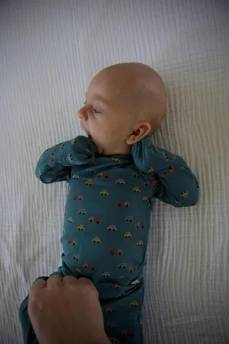 Miniatura 31 de GUNAMUNA Pijama unisex convertible ultrasuave para bebé, mameluco con cremallera para pañales, recién nacido a 24 meses