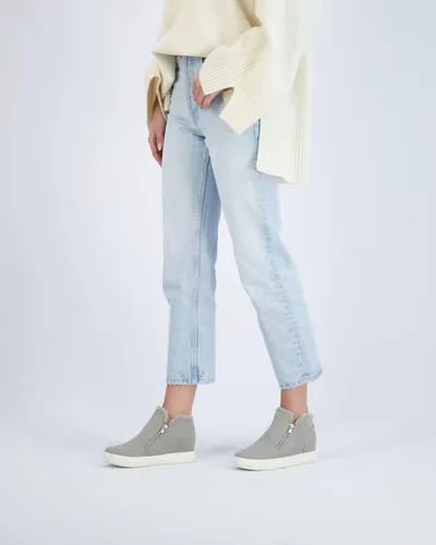 Miniatura 6 de CUSHIONAIRE Zapatos deportivos Heaven Hidden Wedge Faux Shearling para mujer + espuma viscoelástica