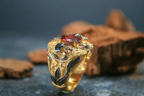 Miniatura 3 de Gilded Skull Ring with Red Zircon Stone - Unique 925 Silver Craftsmanship