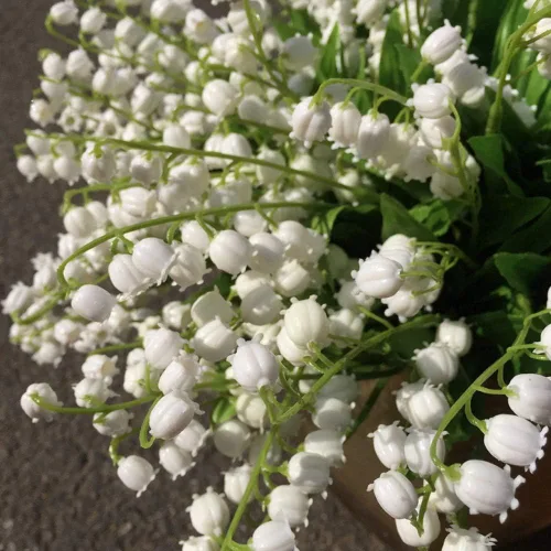 Miniatura 5 de Qivine 6 flores artificiales de lirio de los valles, orquídea blanca y blanca, planta de lirio del valle, ramo de boda, flores de látex, flora