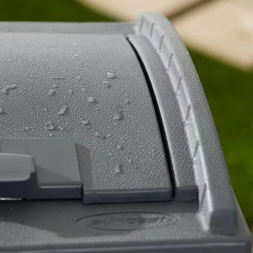 Miniatura 4 de Suncast Paquete de 4 contenedores de basura para exteriores con tapa con pestillo, capacidad de 33 galones Ciberespacio