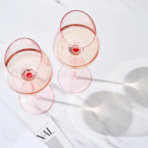 Miniatura 2 de Khen Copas de vino rosa, regalo Juego de 2 Cristalería inclinada de 18 onzas color rubor rosa, vidrio de tallo alto, regalos para esposa, novia