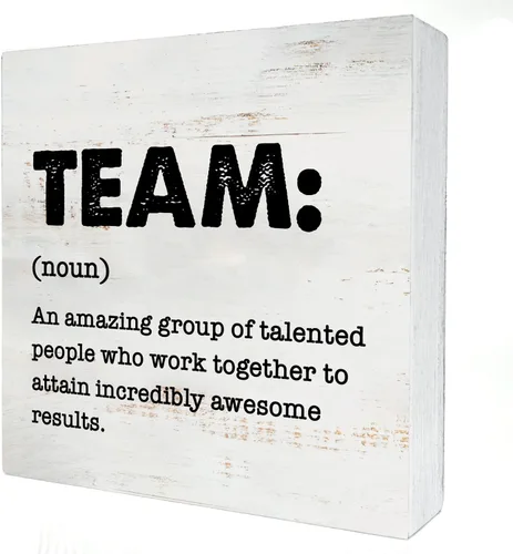 Placa de madera con definición de equipo en caja de madera. Decoración rústica con cita de equipo. Placa de madera en bloque para pared, mesa,