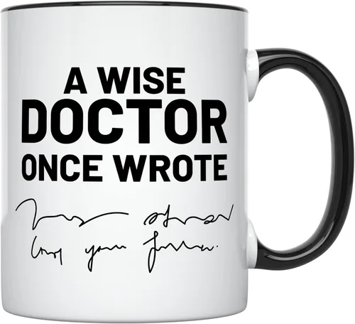 YouNique Designs Taza divertida para médico, 11 onzas, regalos de ceremonia de bata blanca, regalos para hombres y mujeres, regalos de Agarradera