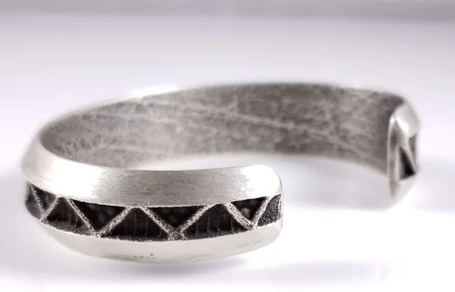 Miniatura 3 de Pulsera Navajo de plata de ley hecha a mano con diseño de Tufa Cast Stacker Firmado por Monty Claw