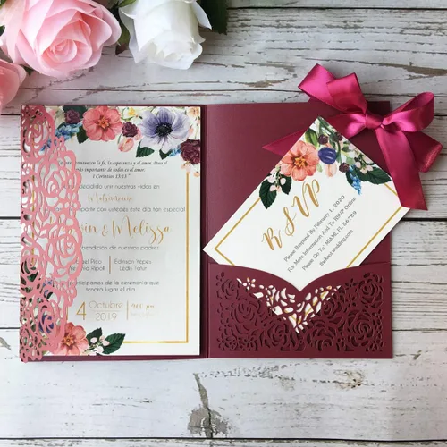 Miniatura 14 de Kit de invitaciones de boda de 5.1 x 7.1 pulgadas, 20 piezas de purpurina plateada en blanco cortado con láser con sobres y bolsillo hueco de rosa