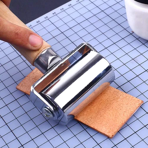 Miniatura 3 de Herramienta de laminación de pegamento de cuero con rodillo de borde de prensa de cuero, herramienta de platina (2.362 in/2.4 pulgadas)