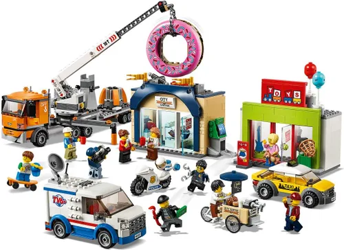 Miniatura 6 de LEGO City Donut Shop Opening 60233 - Apertura de tienda para construir y jugar con taxi de juguete, camioneta y camión con grúa, fácil construcción