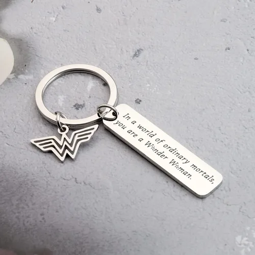 Miniatura 5 de ENSIANTH Wonder Woman Llavero inspirado en DC Comics Regalo en un mundo de mortales ordinarios You are a Wonder Women Inspiration Gift