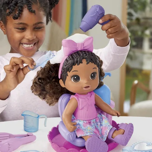 Miniatura 5 de Baby Alive Sudsy Styling Doll, pelo negro, incluye silla de salón de 12 pulgadas, juguetes para niñas y niños de 3 años en adelante