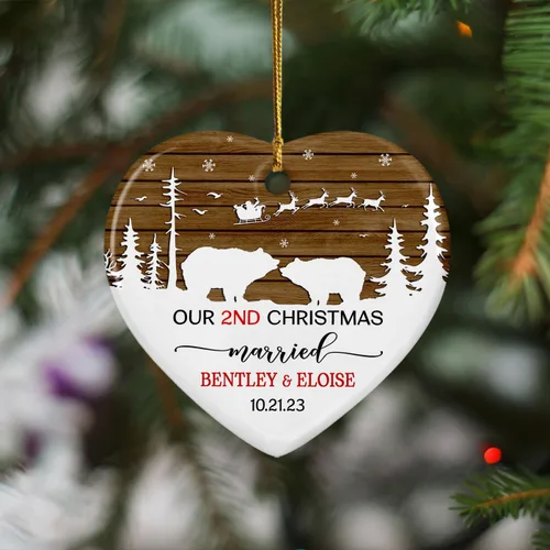 Miniatura 3 de Nuestro adorno de cerámica casado de 2ª Navidad, regalo personalizado de adorno de boda de oso polar, regalo de adorno de boda, Mr Mrs Married