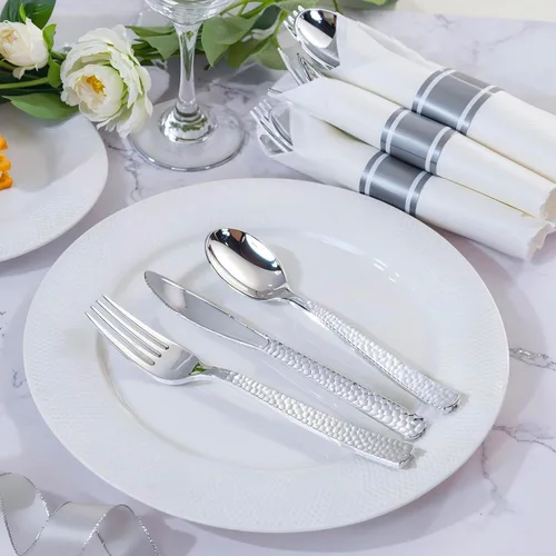 Miniatura 7 de WELLIFE 50 cubiertos de plástico plateado martillado para invitados, servilletas preenrolladas con cubiertos de plata, cubiertos desechables