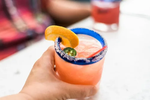 Miniatura 3 de Juego de 6 vasos soplados a mano (10 onzas) de México con borde azul cobalto, cristalería de vidrio de burbujas reciclada, rústica y hecha a mano