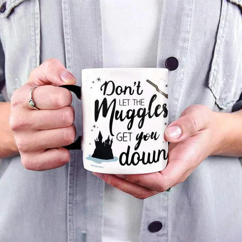 Miniatura 3 de Morphing Mugs Harry Potter - No Dejes Que Los Muggles Te Derroten - Frase - Taza de 11 oz Sensible al Calor – Taza de Café y Té de Cerámica que