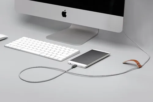 Miniatura 7 de Cable Native Union Belt USB-C a USB-A - Cable de carga ultrarresistente de 4 pies con correa de cuero compatible con iPhone 16, Samsung Galaxy Z