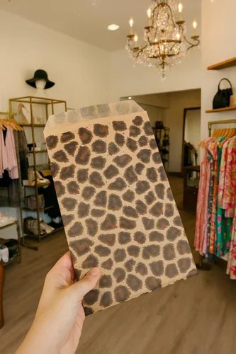 Miniatura 4 de 888 Display – 200 piezas de 4 x 6 pulgadas de papel de color leopardo, bolsas de regalo de compras y ventas