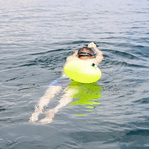 Miniatura 6 de ProCase Flotador de boya de natación, flotador de seguridad de burbujas de natación con cinturón ajustable para nadadores de aguas abiertas
