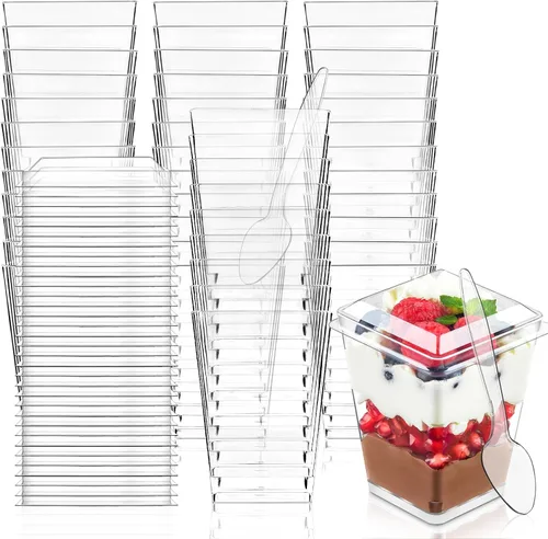 Kucoele Paquete de 100 tazas de postre de plástico de 5 onzas con tapas y cucharas, tazas de parfait transparentes, tazas de pudín, mini tazas para