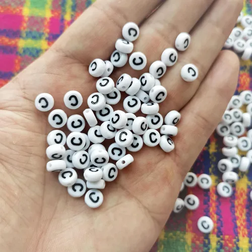 Miniatura 3 de Amaney - 100 cuentas de letras C de 0.27 x 0.16 pulgadas, cuentas acrílicas redondas blancas del alfabeto negro para hacer joyas de pulsera