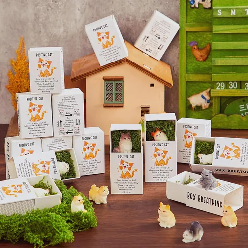 Miniatura 3 de Cinnvoice 12 juegos de minifiguras de resina positivas para fiestas de gatos, con cajas de soporte, recuerdos de fiesta a granel para empleados
