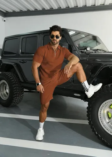 Miniatura 6 de KUYIGO Conjunto de camisa polo y pantalones cortos para hombre, trajes de verano a la moda, casual, de manga corta, traje de 2 piezas para hombre