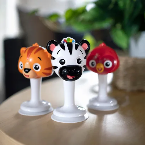 Miniatura 7 de Baby Einstein Rattle & Jingle Trio - Juego de sonajeros musicales para llevar para silla alta a partir de 6 meses, multicolor, 3 unidades Sonajero
