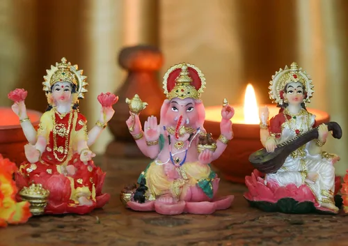 Miniatura 9 de alikiki Estatua hindú de Laxmi Ganesh Saraswati – 2.5 pulgadas de alto India Dios Lakshmi Ganesha figura para decoración de tablero de automóvil