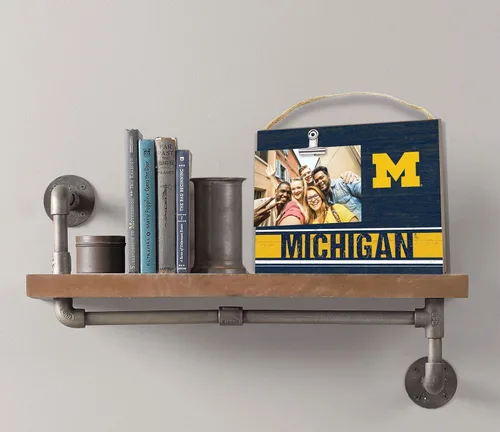 Miniatura 2 de KH Sports Fan Marco de fotos con clip de Michigan Wolverines, para fotos de 4 x 6 pulgadas, regalos de Wolverines y decoración del hogar; muestra tu