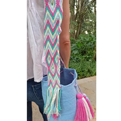 Miniatura 4 de Bolso Wayuu grande hecho a mano, mochila colombiana wayuu. Antigua y preciosa obra de arte realizada por indígenas. Bolso bandolera o bandolera