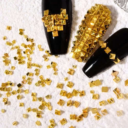 Miniatura 6 de WOKOTO 600 dijes de uñas de pirámide punk dorados, remaches de pirámide de oro 3D para uñas, tachuelas de metal punk, dijes de uñas góticas