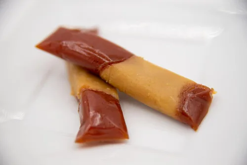 Miniatura 3 de Paquete de 2 variedades – Paquete Super Tumes + Veleñito – Incluye: Super Tumes / Pasta de Guayaba y Caramelo (1 Paquete de 10) y Bocadillo Veleñito