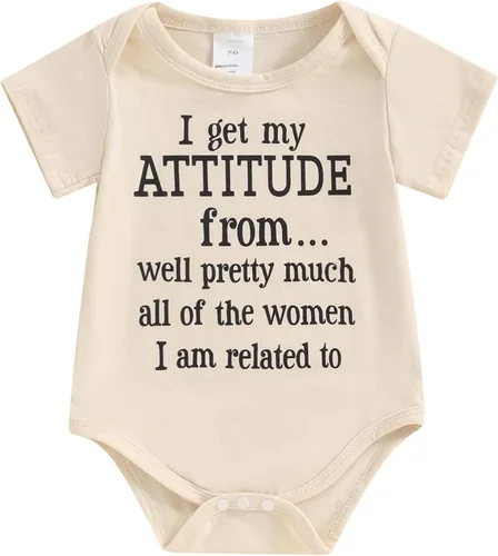 Miniatura 40 de Pañalero para bebé recién nacido, con frase en inglés “Got my mind on my momy”, color gris y blanco, talla 0-18M